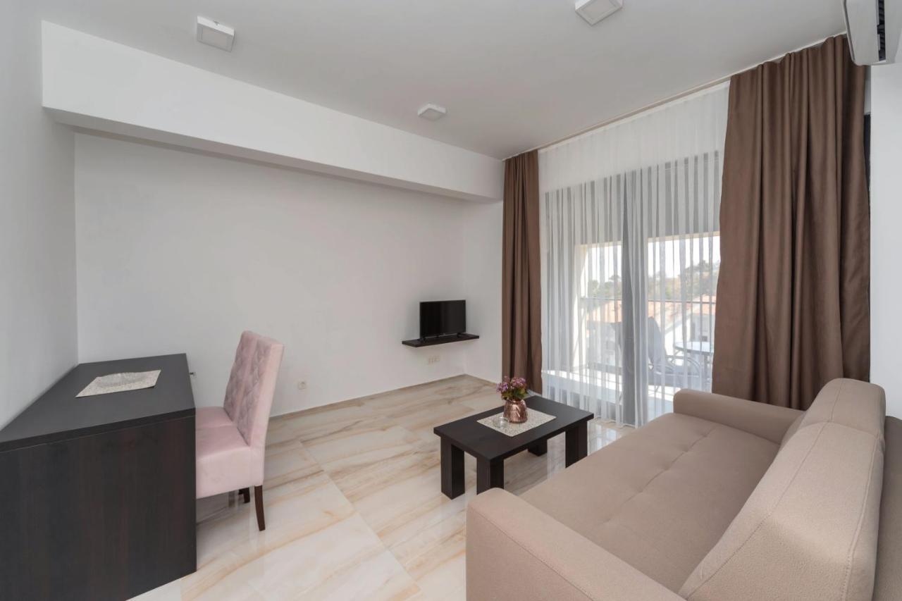 N Hotel Сутоморе Экстерьер фото